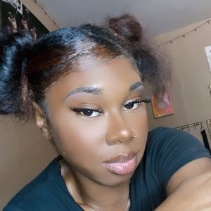 Meet your Posher, Raynisha